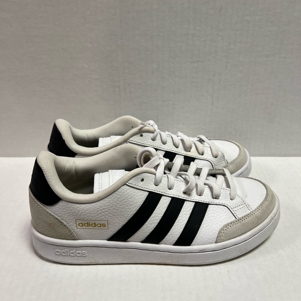 Men’s Adidas White and Black Sneakers Size 7.5